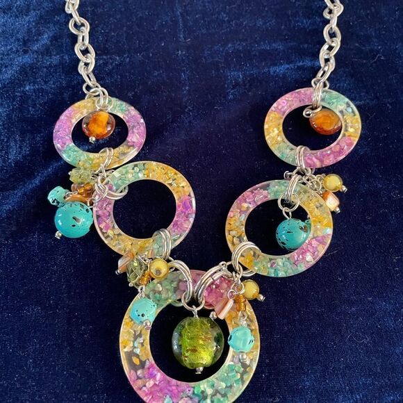 Sturdy colorful spring necklace - Picture 2 of 16